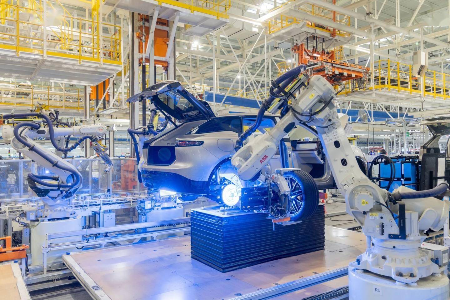 40秒下線一臺車，東風嵐圖啟動工廠升級改造，引領智能制造新浪潮